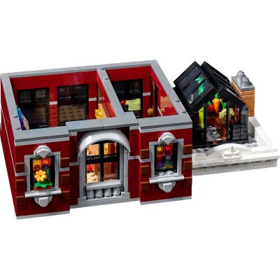 8. LEGO Icons 10312 - Klub Jazzowy