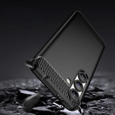 13. Etui silikonowe Carbon Case na iPhone 16e / 17e - czarne