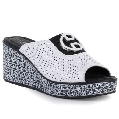 Skórzane klapki damskie na koturnie białe S.Barski 7012