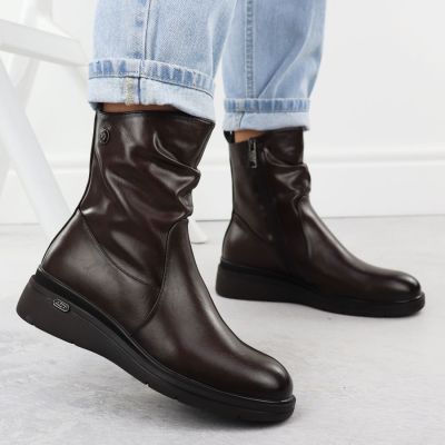 6. Botki damskie na koturnie brązowe Vinceza 26-58557