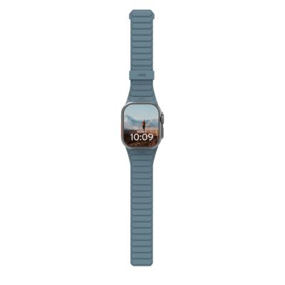 7. UAG Pathfinder - silikonowy dwustronny pasek magnetyczny do Apple Watch seria: 1-3, 42mm / series 4-6 & SE 1-2, 44mm / series 7-9, 45mm / series 10, 46mm / Ultra 1-2, 49mm (dune / cloud blue)