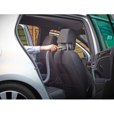 4. Odkurzacz samochodowy BLACK+DECKER ADV1200-XJ (12W; kolor czerwono-szary)