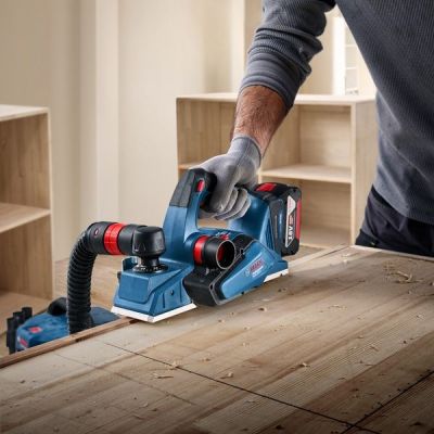 8. Bosch GHO 185-LI Czarny, Niebieski 14000 RPM