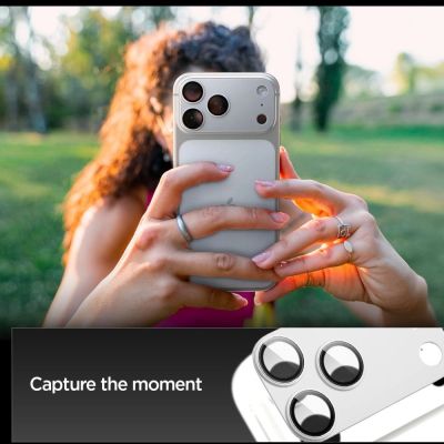 8. Szkło na obiektyw Spigen Optik Pro XL na iPhone 17 Pro - srebrne