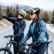 12. Kask rowerowy MTB Wozinsky z odpinanym daszkiem i tylną lampką USB 57-62 cm - czarno-biały