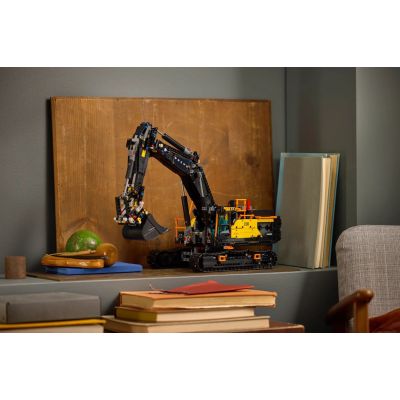 21. LEGO Technic 42215 Koparka Volvo EC500 Hybrid