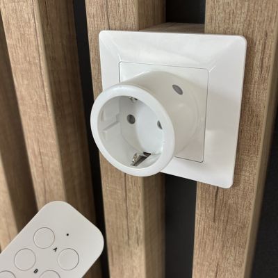 5. Entac ES-3S-RC adapter wtyczek zasilających Biały