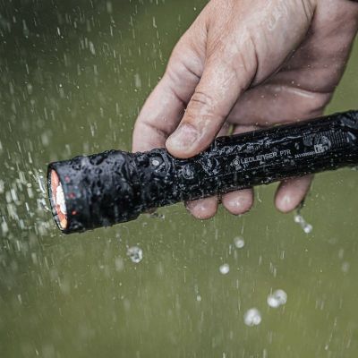 9. Latarka Ledlenser P7R