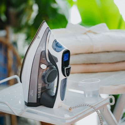 24. Żelazko parowe ADLER AD 5053