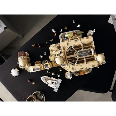 24. LEGO Star Wars 75290 Kantyna Mos Eisley