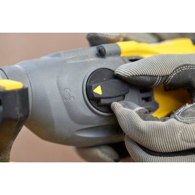 4. STANLEY MŁOTOWIERTARKA SDS+ 18V V20 2x4Ah KUFER