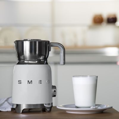 9. Smeg MFF11WHEU spieniacz / podgrzewacz do mleka Automatyczny spieniacz/podgrzewacz do mleka Biały
