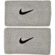Frotka na rękę Nike Swoosh Doublewide w kolorze szarym