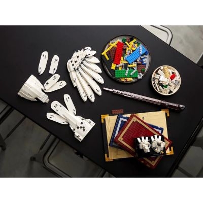 4. LEGO Harry Potter 76391 Ikony - Hogwartu Edycja Kolekcjonerska