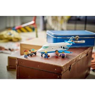 8. LEGO City 60492 - Samolot pasażerski