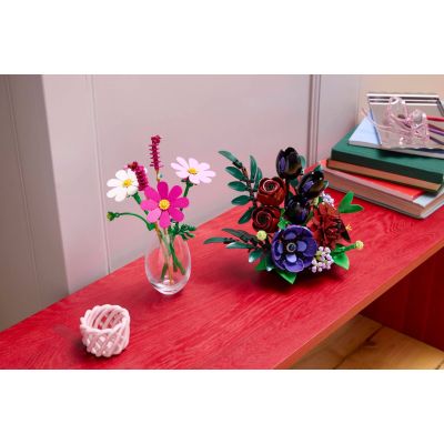 11. LEGO Botanical Collection 11513 - Kompozycja z ciemnych kwiatów