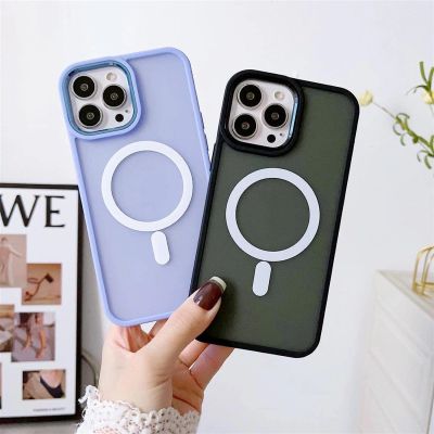7. Magnetyczne etui z MagSafe Color Matte Case do iPhone 14 Plus - zielone