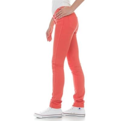 8. Jeansy Wrangler Molly Melon W251U229M