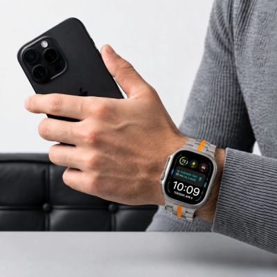 5. Bransoleta Tech-Protect Stainless na Apple Watch 44 / 45 / 46 / 49 mm - srebrno-pomarańczowa
