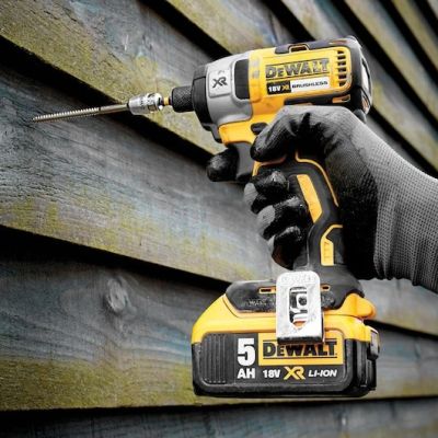 4. Zestaw combo 8 elementowy 18V DCK853P4 DeWALT