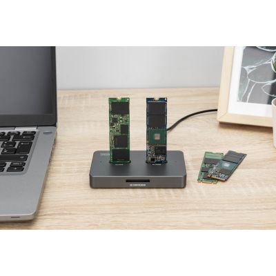 19. Stacja dokująca USB-C 3.2 Gen2 dla dysków SSD M.2 Duo NVMe oraz SATA (max. 2x 4 TB) z czytnikiem kart SD-Express 7.1 (max. 2 TB), czarna