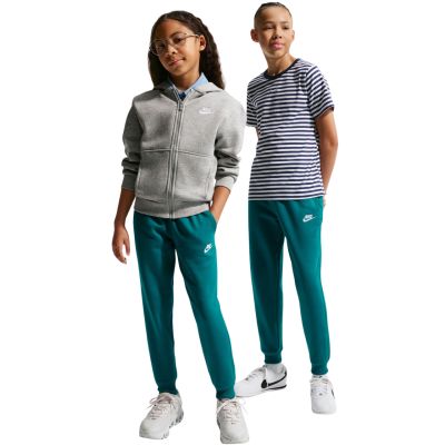 7. Spodnie dla dzieci Nike Sportswear Club Fleece zielone FD3008 372