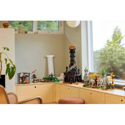 8. LEGO Icons 10367 Władca pierścieni: Book nook z Balrogiem