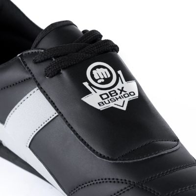8. Buty  treningowe do sportów walki Black DBX Bushido czarne