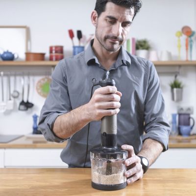 8. Blender ręczny Black+Decker BXHBA1200E