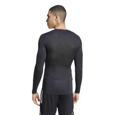 4. Koszulka termiczna adidas Techfit M JP2944
