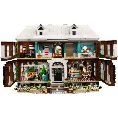 35. LEGO Ideas 21330 Kevin sam w domu