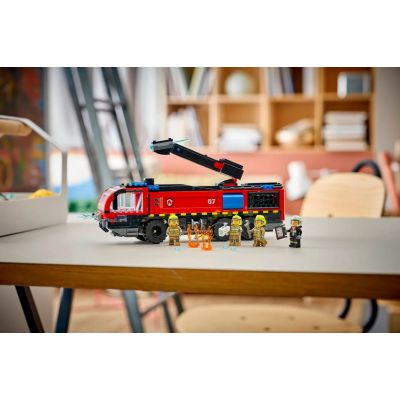7. LEGO City 60499 Wóz strażacki na lotnisku