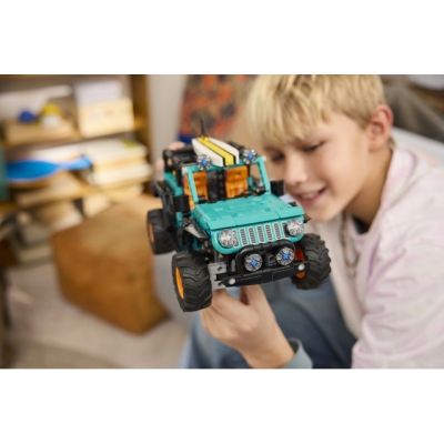10. LEGO Technic 42227 - SUV Jeep Wrangler Rubicon