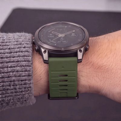 6. Pasek Tech-Protect Silicone na Garmin Fenix 5 / 6 / 6 Pro / 7 / 8 / 8 Pro / E / 9 / 9 Pro (51 mm) - zielony