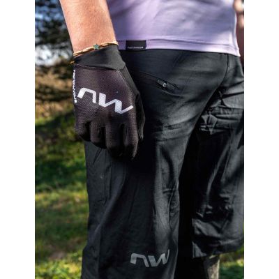 3. Spodenki rowerowe NORTHWAVE Bomb Baggy czarny