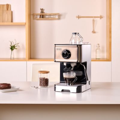 11. Ekspres ciśnieniowy kolbowy Black+Decker BXCO1200E (1200W)