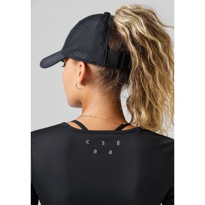 3. Czapka z daszkiem CASALL Performance High Ponytail Cap kolor czarny