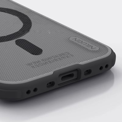 8. Etui Nillkin Super Frosted Shield Pro kompatybilne z MagSafe na iPhone 17 Air - przezroczyste czarne