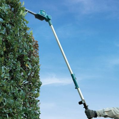 2. Nożyce do żywopłotu 12V UN460WDWA MAKITA