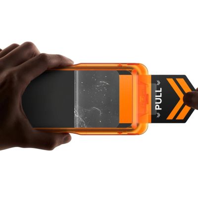 4. Szkło hartowane Spigen Glas.tR AlignMaster Slim 3-Pack na iPhone 17