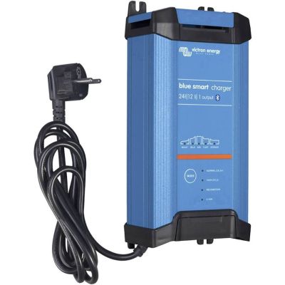 Niebieska inteligentna ładowarka IP22 24/12 (1)