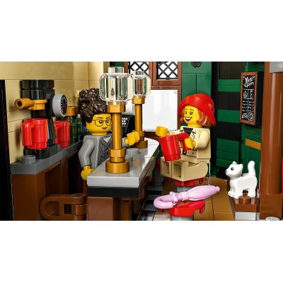 5. LEGO Icons 10350 - Dom w stylu angielskim