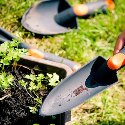 4. ŁOPATKA OGRODOWA WĄSKA