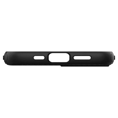 8. Etui Spigen Mag Armor z MagSafe na iPhone 13 - czarny mat