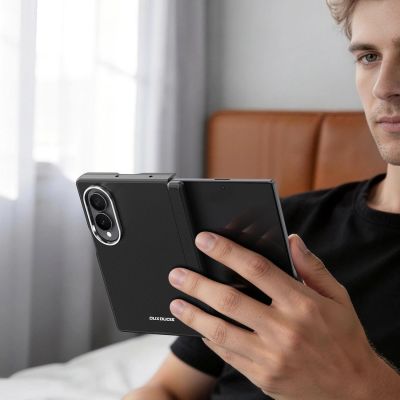 12. Etui Dux Ducis Vyne na Samsung Galaxy Z Fold 8 kompatybilne z MagSafe - czarne