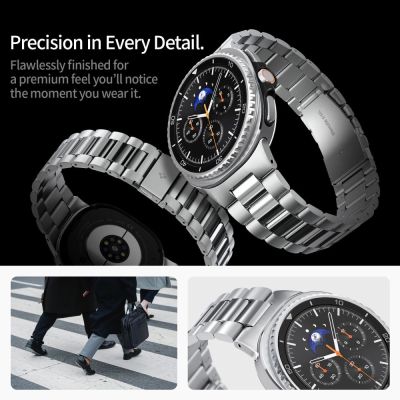 10. Pasek Spigen Modern Fit Band na Samsung Galaxy Watch 40 / 44 / 46 mm - srebrny