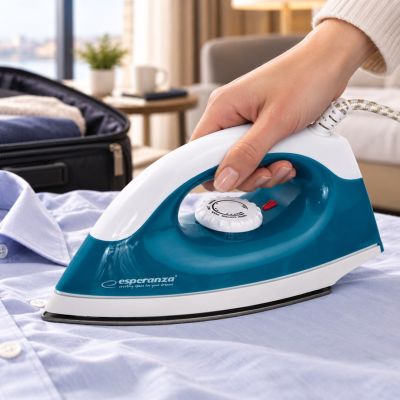 18. Żelazko turystyczne Esperanza Smoother EHI001 (1200W; kolor niebieski)