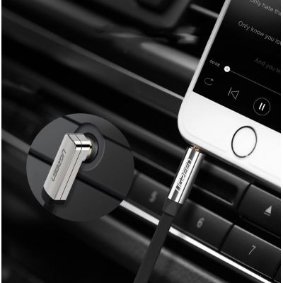 4. Ugreen płaski kątowy kabel przewód audio AUX 3,5 mm mini jack 0,5 m czarny (AV119 10596)