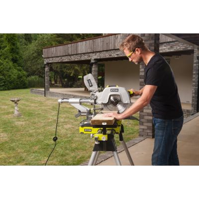 3. Piła ukośnica 2200W EMS305RG RYOBI