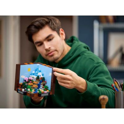 7. LEGO Minecraft 21265 Stół warsztatowy